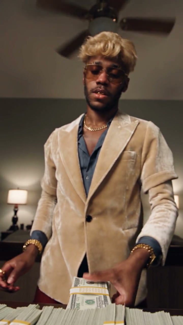 Earlier Money Spread AI example with a cream jacket