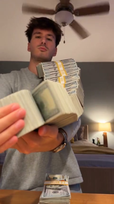 Earlier Money Spread AI example showing cash handling and the fan reveal